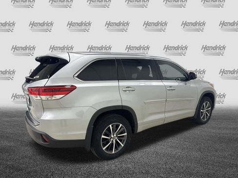 Used 2018 Toyota Highlander XLE image 10