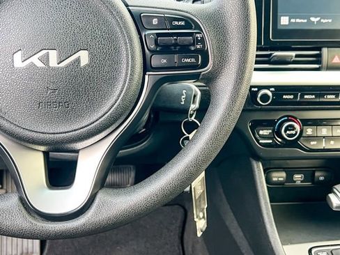 Certified 2022 Kia Niro LX image 23