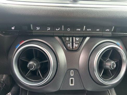 Used 2025 Chevrolet Blazer LT FWD image 25