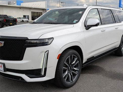 Used 2021 Cadillac Escalade ESV Sport w/ Driver Assist Tech Package AWD/4WD image 4