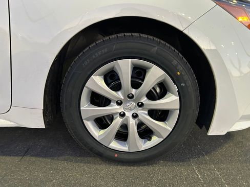Used 2025 Toyota Corolla LE image 29