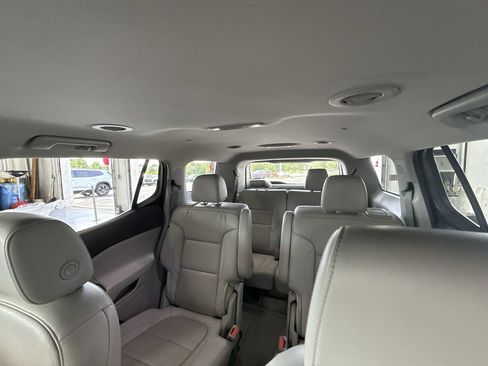 Certified 2022 GMC Acadia SLT FWD image 11