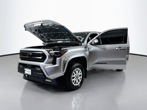 Used 2024 Toyota Tacoma SR5 AWD/4WD image 19