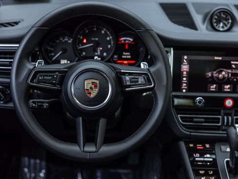 Certified 2026 Porsche Macan AWD/4WD image 13