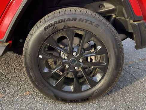 Used 2025 Jeep Wrangler Unlimited Sahara AWD/4WD image 8