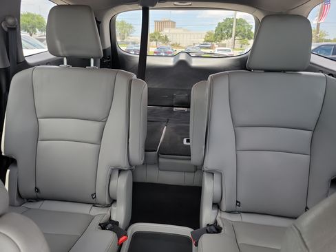 Used 2020 Honda Pilot Touring image 11