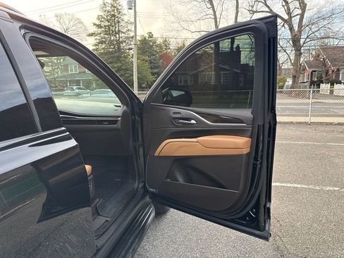 Used 2023 Cadillac Escalade ESV Premium Luxury image 20