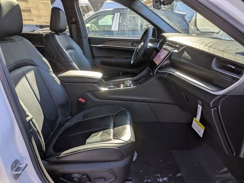 New 2025 Jeep Grand Cherokee L Limited image 31