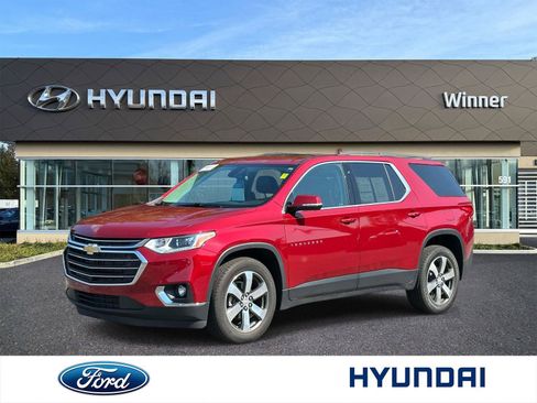 Used 2020 Chevrolet Traverse LT w/ LT Premium Package AWD/4WD image 1