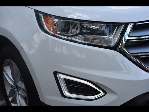 Used 2018 Ford Edge SEL FWD image 44