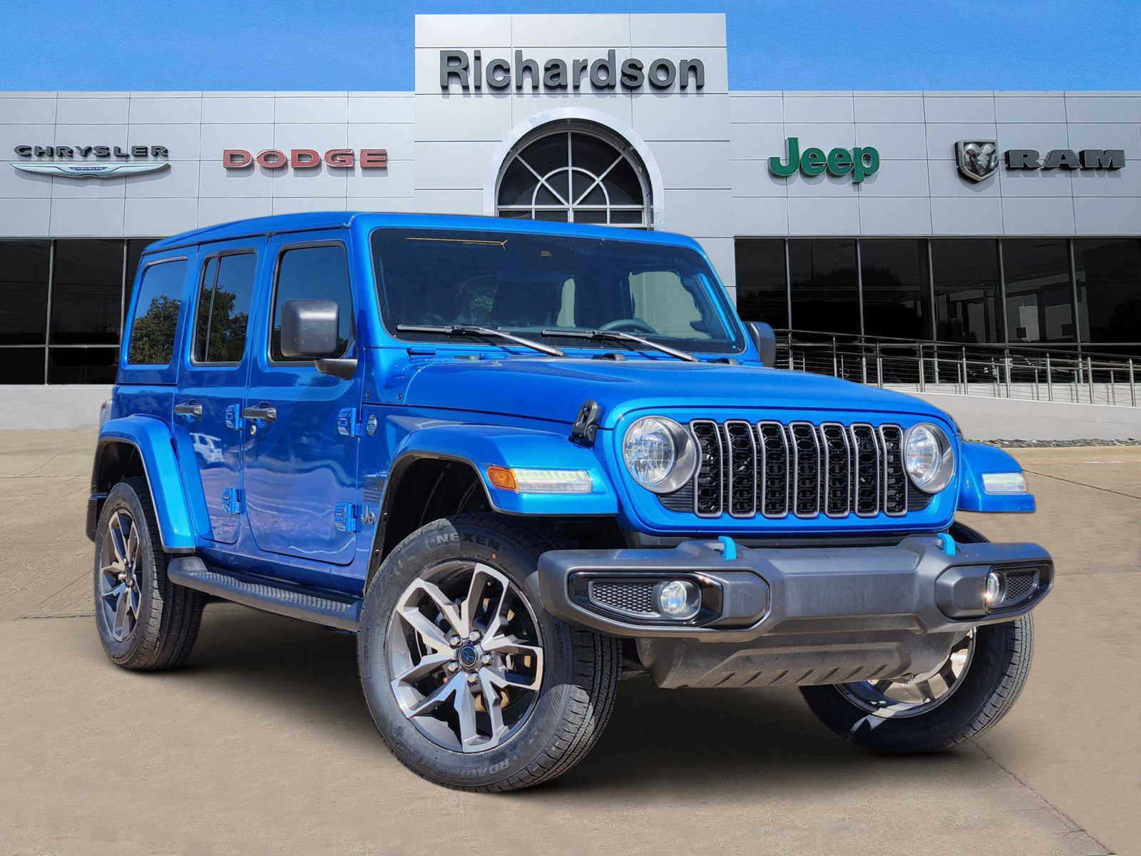 Used 2024 Jeep Wrangler Unlimited w/ Convenience Group AWD/4WD image 1