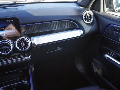 Used 2025 Mercedes-Benz GLB 250 4MATIC image 29