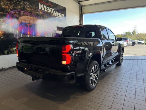 Used 2024 Chevrolet Colorado Z71 w/ Z71 Convenience Package 2 AWD/4WD image 7