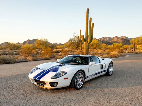 Used 2005 Ford GT RWD image 22