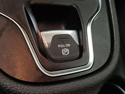 Used 2019 Jeep Cherokee Latitude Plus w/ Comfort/Convenience Group image 21