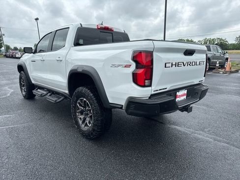 Used 2024 Chevrolet Colorado ZR2 w/ Technology Package AWD/4WD image 14