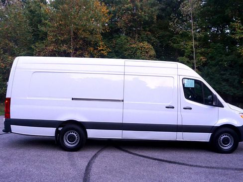 Used 2023 Mercedes-Benz Sprinter 2500 image 6
