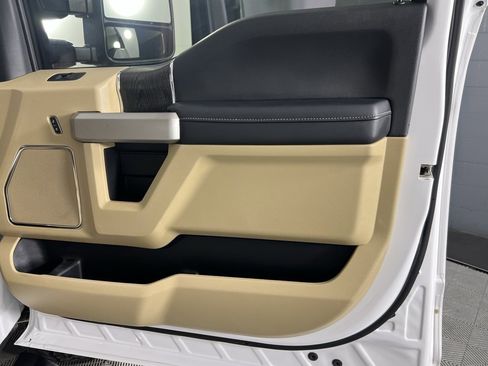 Used 2021 Ford F250 Lariat w/ Lariat Value Package image 33