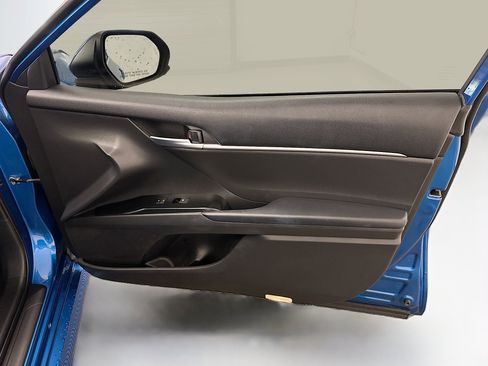 Used 2019 Toyota Camry LE FWD image 33