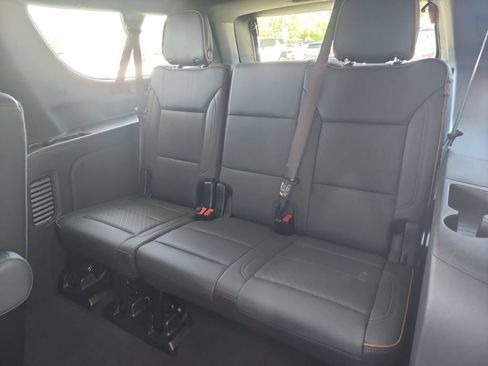 Certified 2025 GMC Yukon XL AT4 w/ AT4 Premium Plus Package AWD/4WD image 38