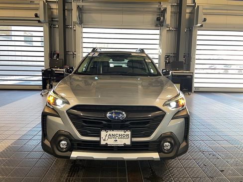 Used 2025 Subaru Outback Limited image 2