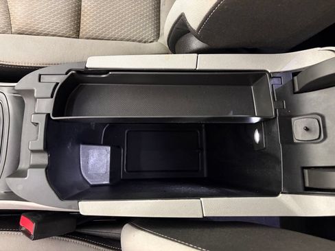Used 2022 GMC Terrain SLE FWD image 33