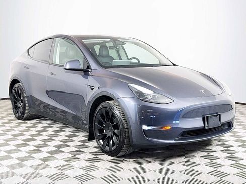 Used 2023 Tesla Model Y Long Range image 3