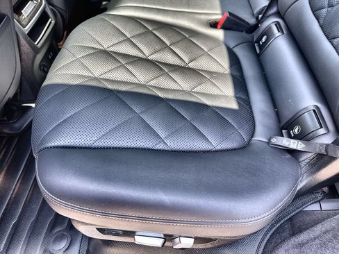 Used 2024 BMW X7 xDrive40i w/ Premium Package AWD/4WD image 17