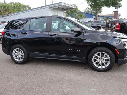 Used 2022 Chevrolet Equinox LS image 4