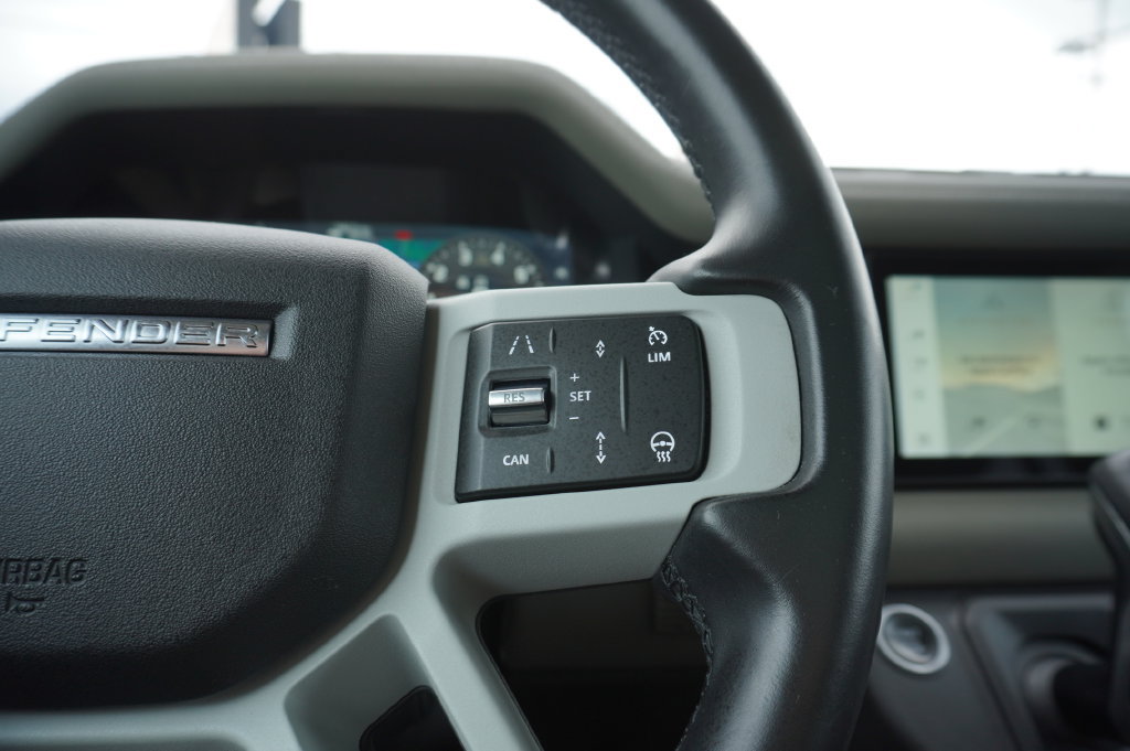 Used 2020 Land Rover Defender 110 SE AWD/4WD image 21