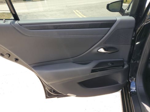 Used 2024 Lexus ES 350 w/ Premium Package image 31