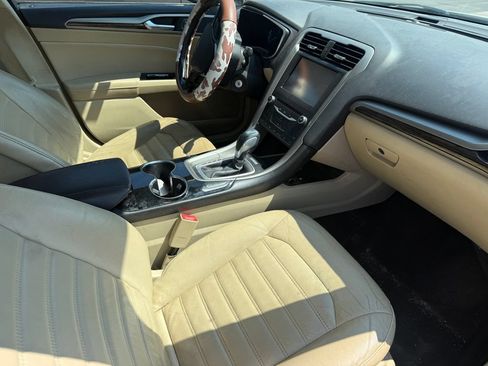 Used 2014 Ford Fusion SE w/ Equipment Group 202A FWD image 3