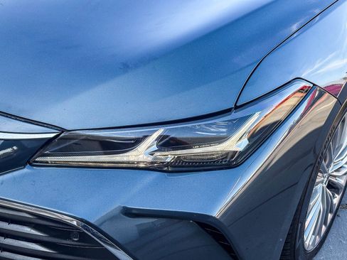 Used 2019 Toyota Avalon Limited w/ Advanced Safety Package FWD image 9