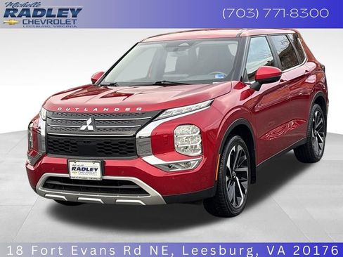 Used 2023 Mitsubishi Outlander SE image 1