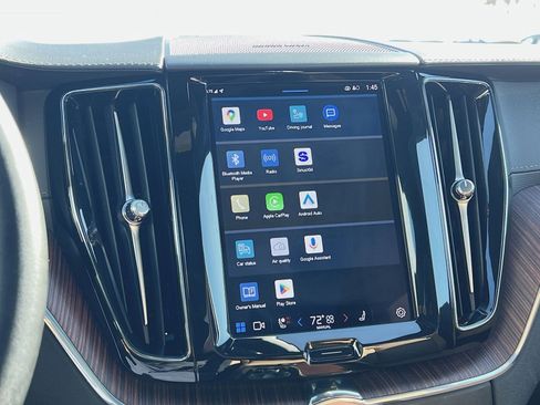 Certified 2023 Volvo XC60 B5 Ultimate w/ Climate Package image 18