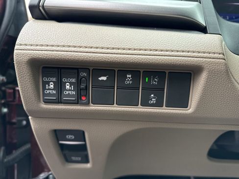 Used 2018 Honda Odyssey EX-L image 18