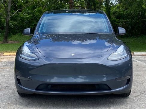 Used 2023 Tesla Model Y AWD image 5