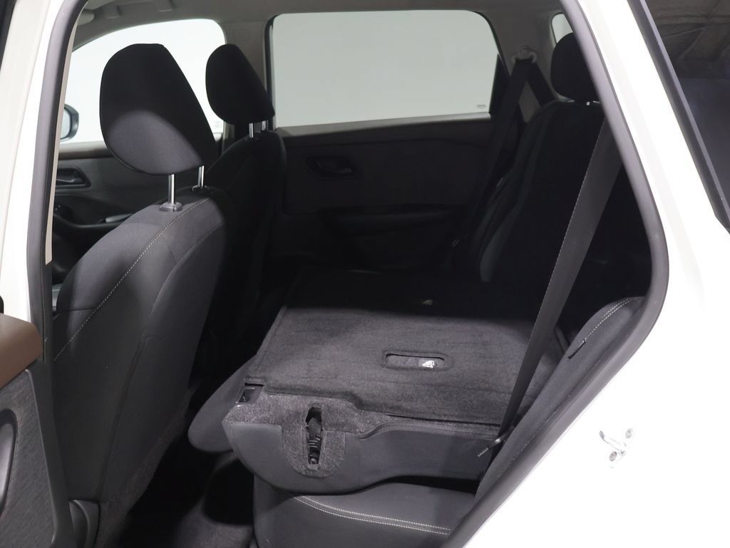 Used 2023 Nissan Rogue S AWD/4WD image 11