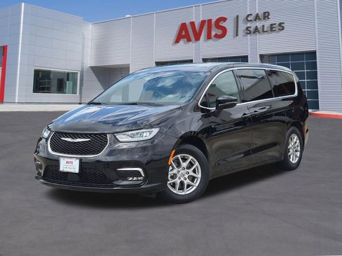 Used 2025 Chrysler Pacifica Select FWD image 1