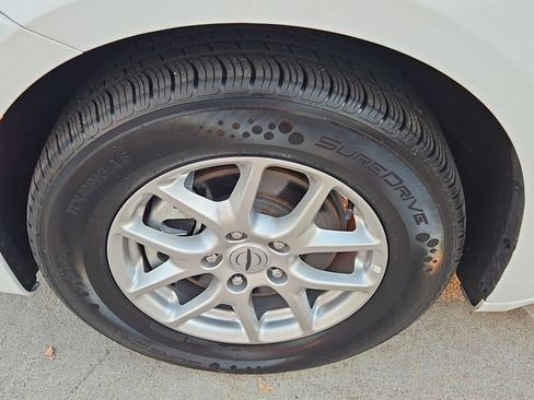 Used 2024 Chrysler Pacifica Touring-L image 10