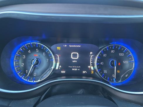 Used 2017 Chrysler Pacifica Touring-L Plus w/ Advanced Safetytec Group image 18