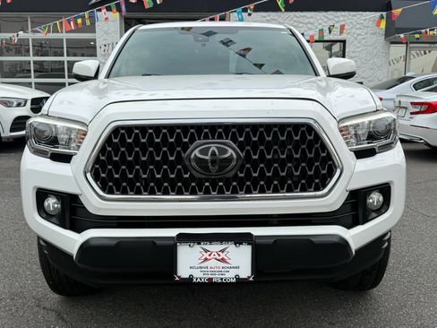 Used 2018 Toyota Tacoma TRD Off-Road AWD/4WD image 2