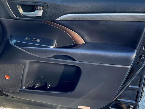 Used 2018 Toyota Highlander Limited image 22