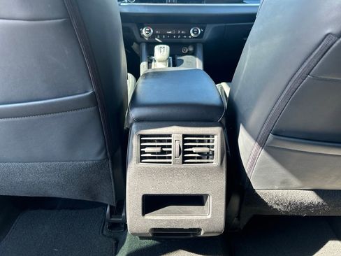 Used 2023 Mitsubishi Outlander SE Black Edition image 16