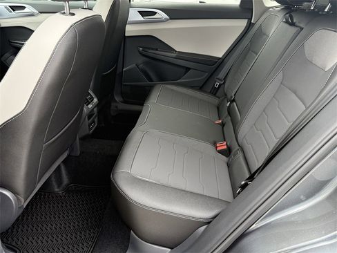 New 2026 Volkswagen Taos SE image 24