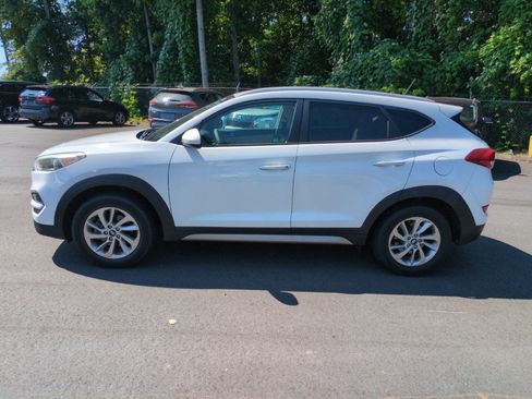 Used 2017 Hyundai Tucson SE AWD/4WD image 3