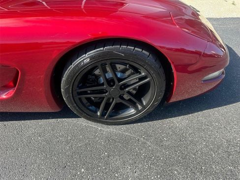 Used 2004 Chevrolet Corvette Coupe w/ Preferred Equipment Group RWD image 11