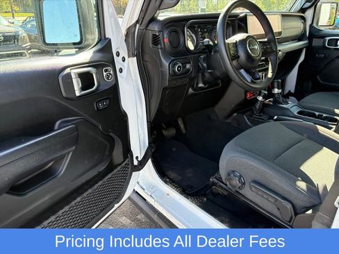 Used 2024 Jeep Wrangler Unlimited Rubicon AWD/4WD image 15