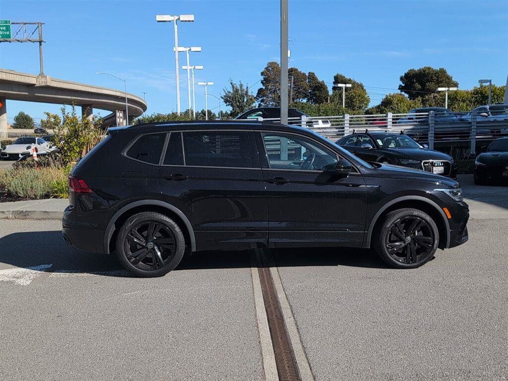 Used 2023 Volkswagen Tiguan SE R-Line FWD image 5