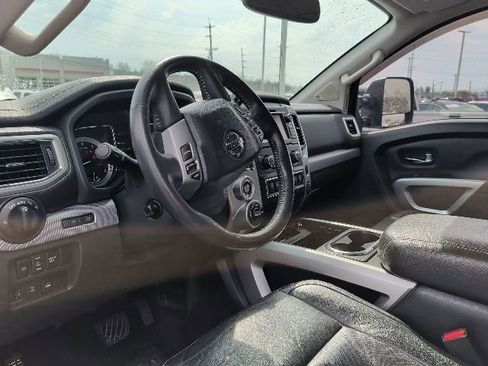 Used 2018 Nissan Titan PRO-4X w/ Pro-4x Convenience Package image 15